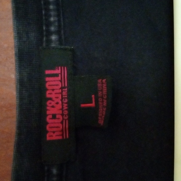 Like New! Rock & Roll Cowgirl V-neck Size L - Picture 4 of 5